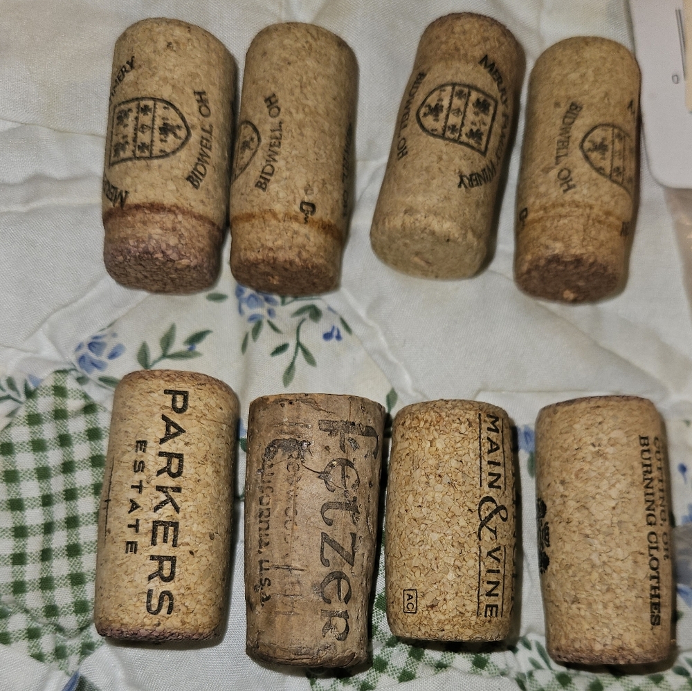 Assorted Corks - Picture 5 of 6